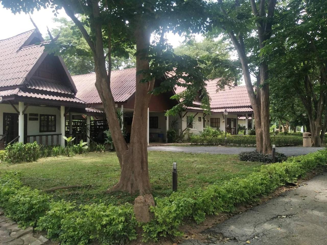 Inthanon Riverside Resort Чомтонг Екстер'єр фото