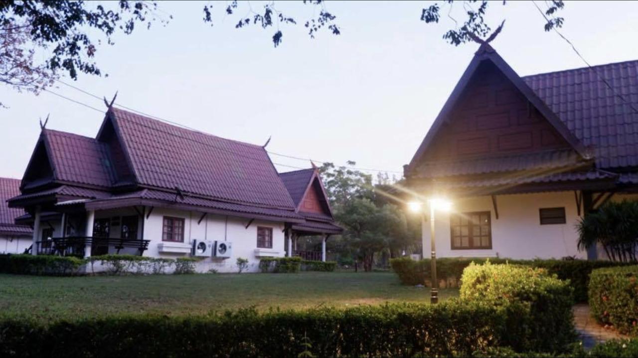 Inthanon Riverside Resort Чомтонг Екстер'єр фото