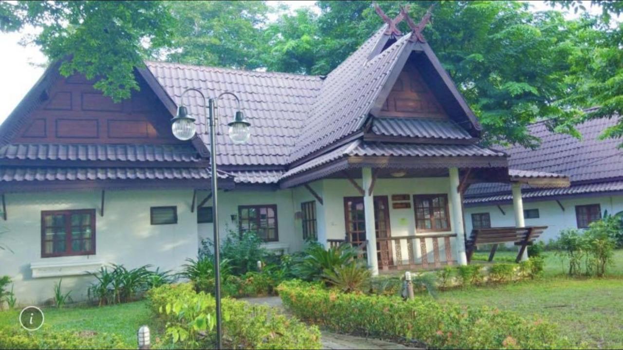 Inthanon Riverside Resort Чомтонг Екстер'єр фото
